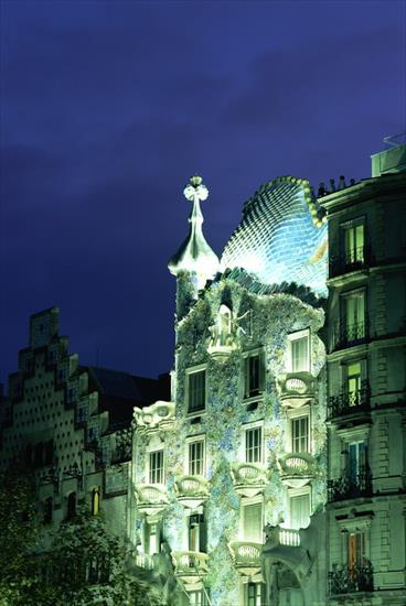 Gaudi - Kamieniczki w Barcelonie - 3d5fb0347f02.jpg
