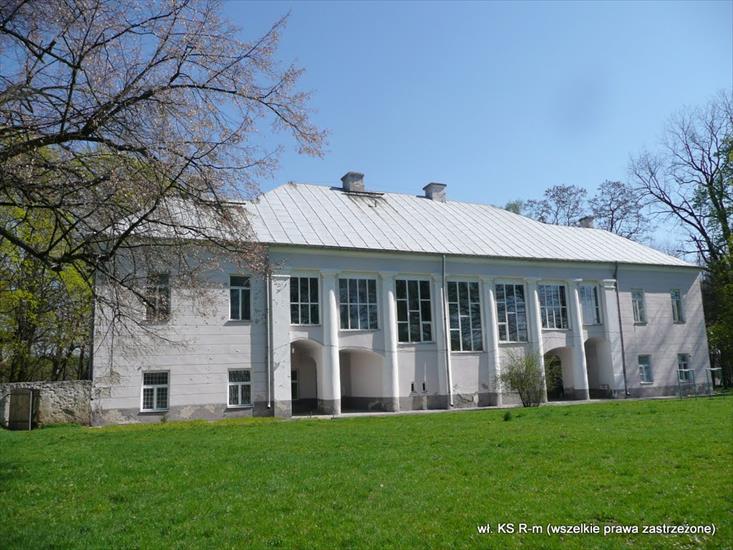 Pałace polskie - Wiśniowa k. Staszowa - pałac Kołłątajów z XVIII wieku - fasada tylna - 19.04.2009.JPG