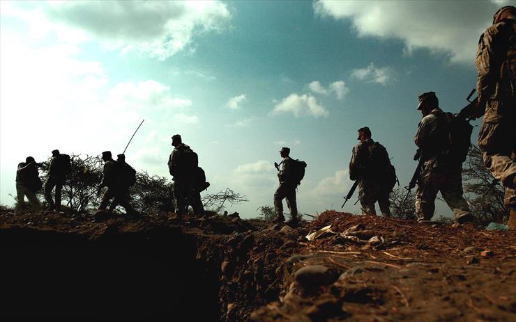 foto - U.S. Marines conduct a patrol through Agadere.jpg