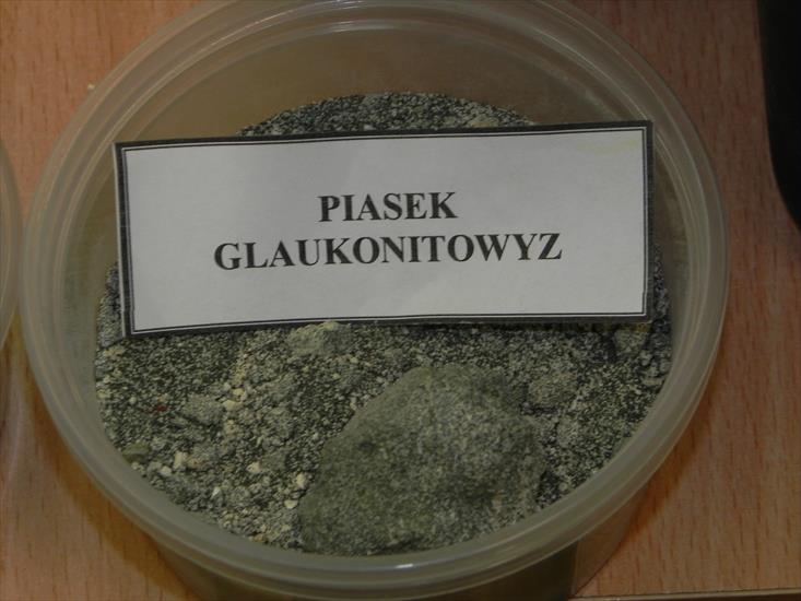 Skały osadowe i minerały - piasek glaukonitowy.JPG