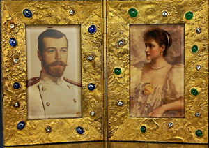 Rodzina carska - Faberge_Gold_Nugget_Frame_S.jpg