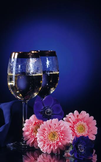 Wine and Flowers - 9680689.jpg